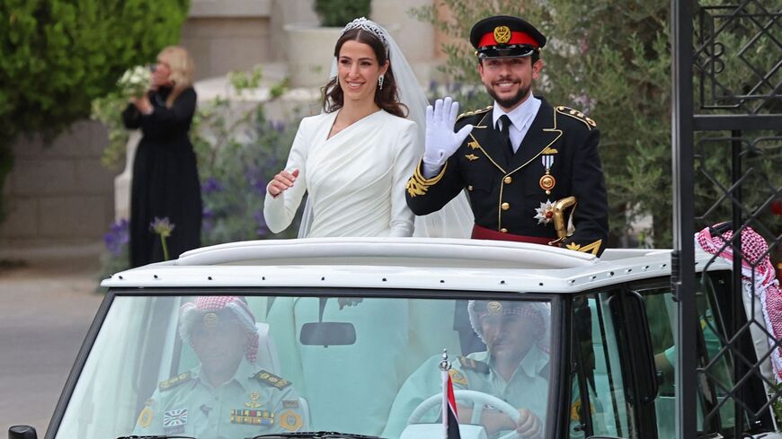 Jordan's Crown Prince Hussein (R) and his wife, Saudi Rajwa al-Seif.